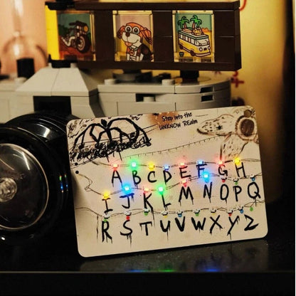 🎁Stranger Things Alphabet Light Keychain – RUN Card Light Pendant, 26 Letters LED Decor for Bags, Fridge, and Wall