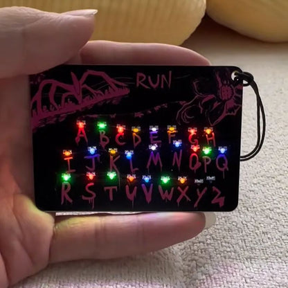 🎁Stranger Things Alphabet Light Keychain – RUN Card Light Pendant, 26 Letters LED Decor for Bags, Fridge, and Wall
